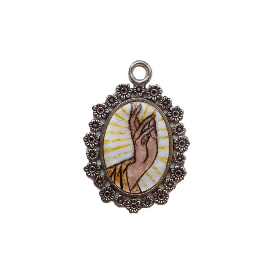 Ръчно рисуван медальон с благославящата Божия десница