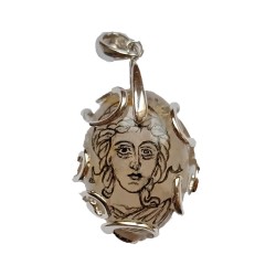 Медальон с ръчно рисуванo изображение на Ангел Хранител 