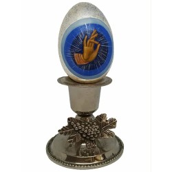 Икона „Благославящата Божия десница“ върху дървено яйце