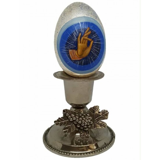 Икона „Благославящата Божия десница“ върху дървено яйце